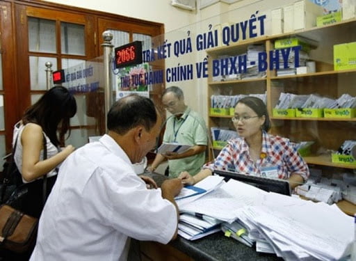 Công ty nợ tiền bảo hiểm, nhân viên có được tự đóng BHYT?.