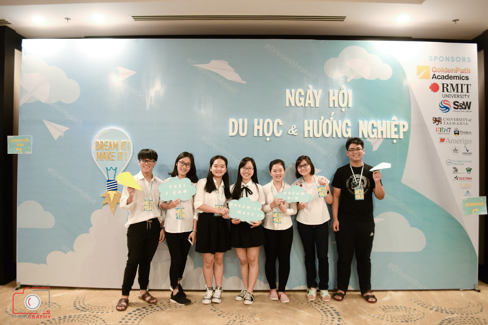 Mở công ty tư vấn du học.