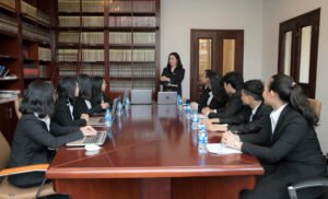 Phân biệt công ty luật và văn phòng luật sư.