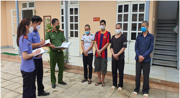 Bắt giữ người trong đêm trong trường hợp nào?.
