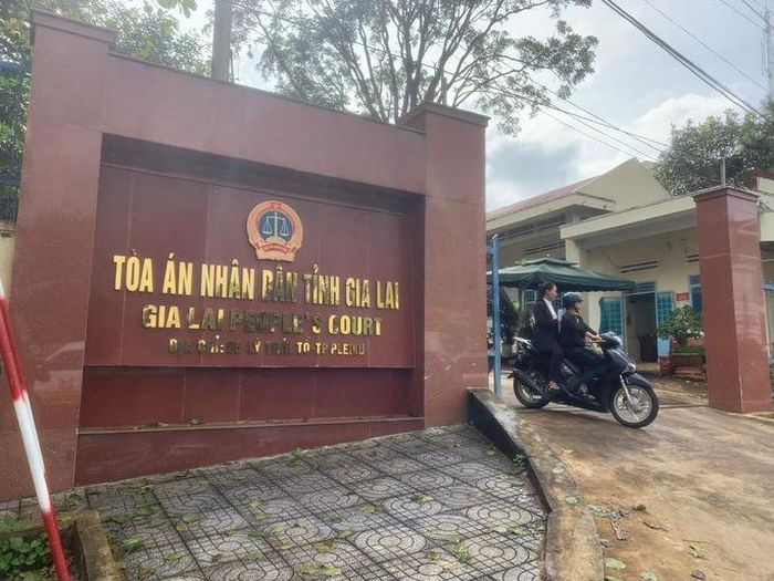 Bắt khẩn cấp 1 thẩm phán nhận tiền đương sự – Aluat.vn.