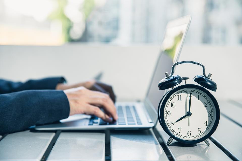 Bố trí nhân viên làm thêm giờ vượt mức tối đa, người sử dụng lao động bị phạt như thế nào?.