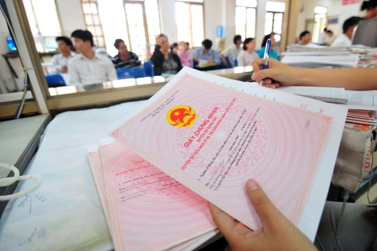 Căn cứ xác định thời điểm sử dụng đất ổn định khi cấp sổ đỏ.