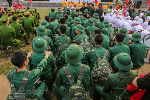 Đang học có được hoãn nhập ngũ?.
