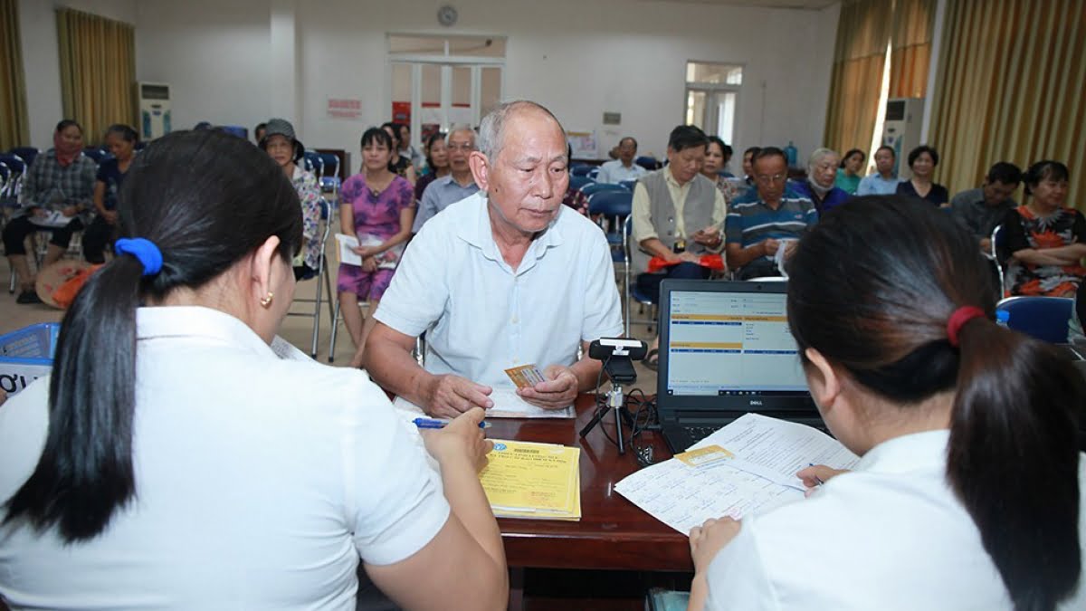 Đủ điều kiện nghỉ hưu có được nhận trợ cấp thất nghiệp không?.