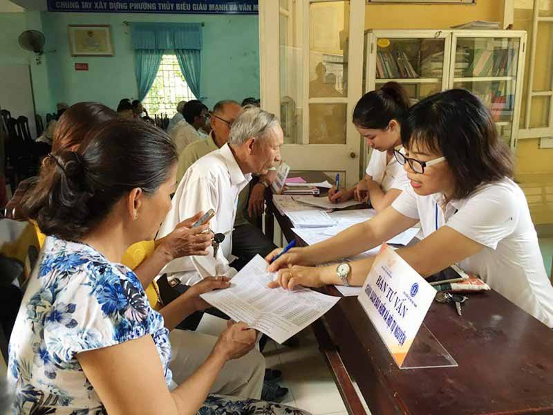 Đủ điều kiện về hưu có được tiếp tục đóng BHXH không?.