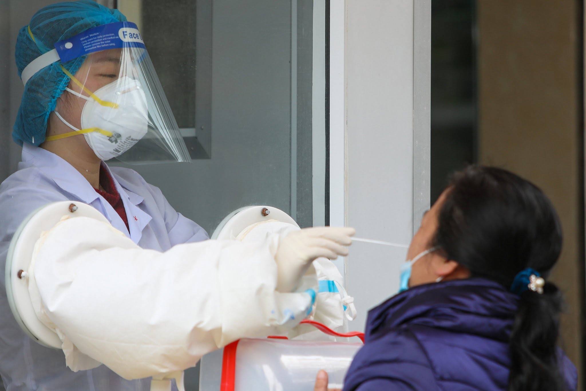 Giá xét nghiệm SARS-CoV-2 hiện nay là bao nhiêu?.