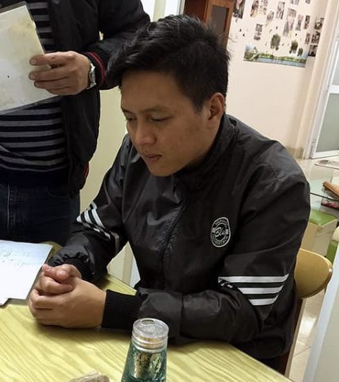 Hành vi bạo hành trẻ em.