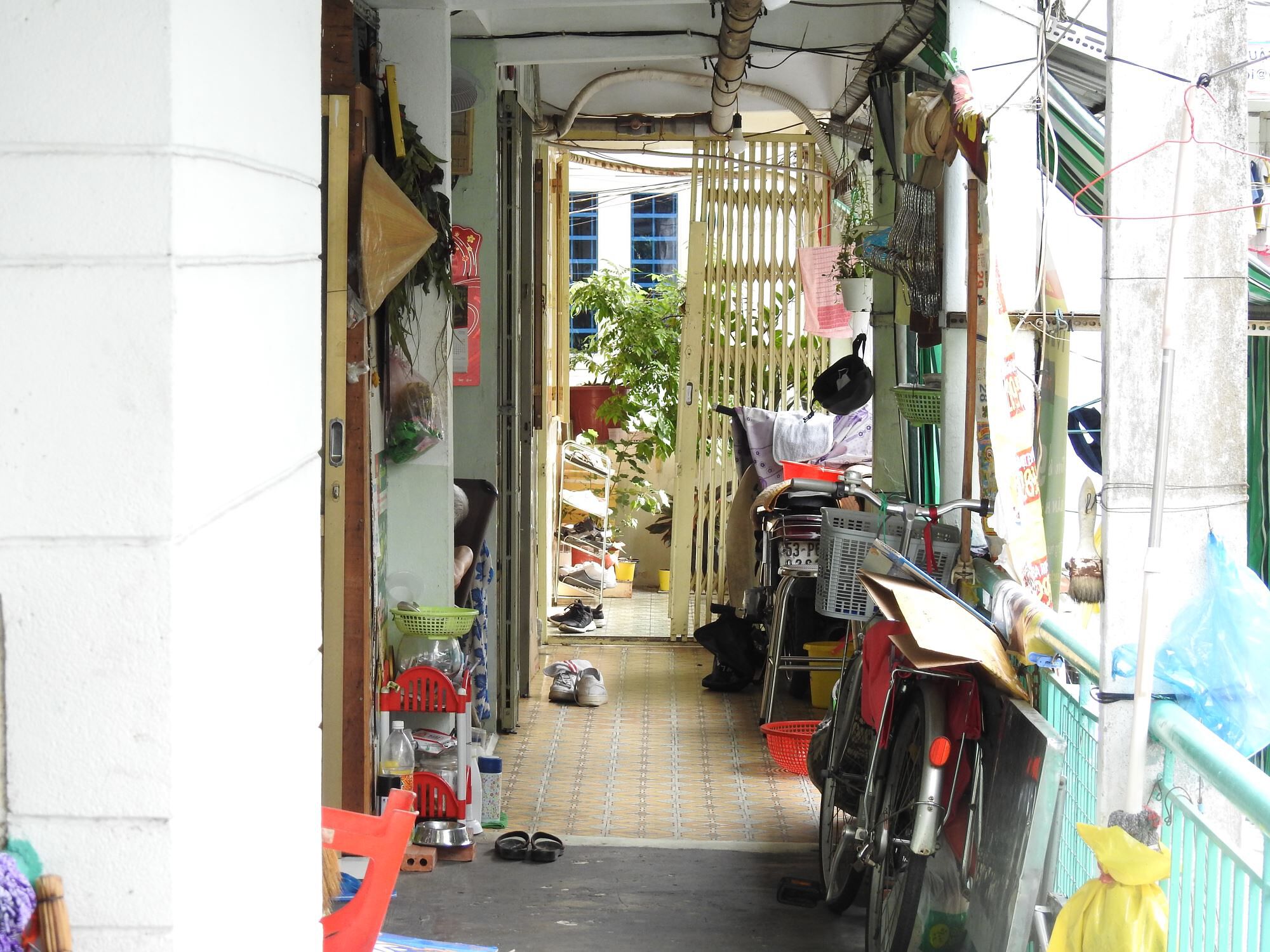 Hành vi lấn chiếm hành lang chung cư bị xử phạt như thế nào?.