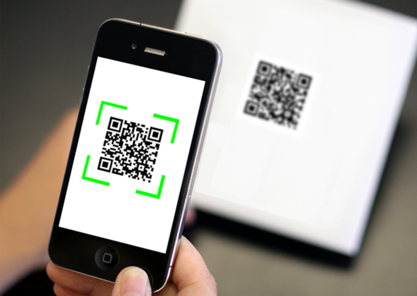 Không có điện thoại thông minh, người dân quét mã QR Code thế nào?.