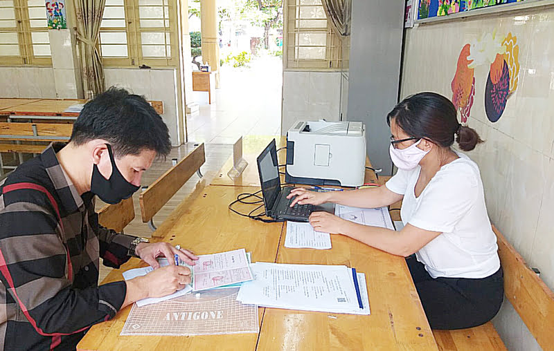 Không còn sổ hộ khẩu giấy, nhập học cho con như thế nào?.