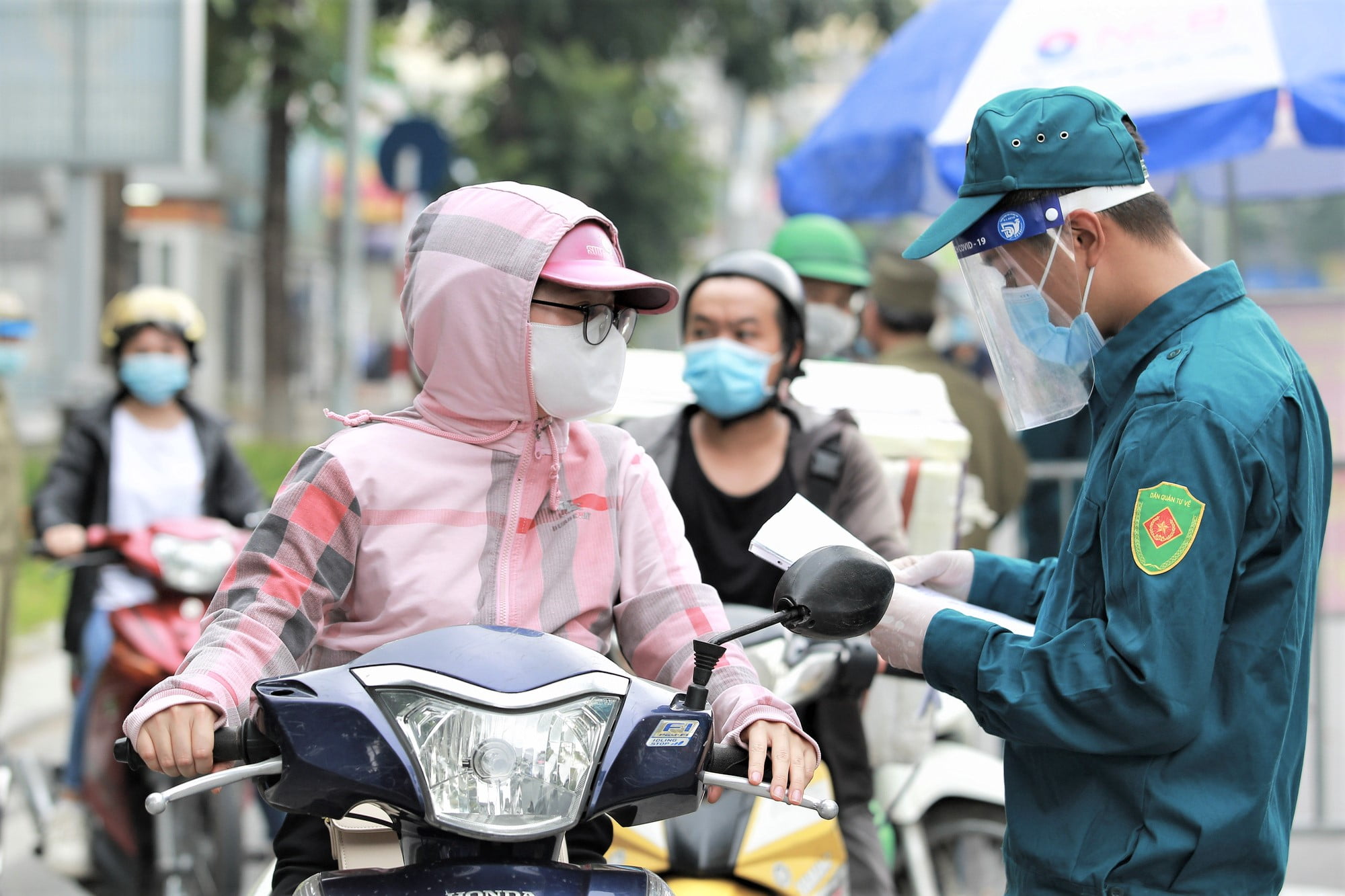 Người ở các tỉnh, thành khác có được về Hà Nội trong thời điểm hiện tại?.
