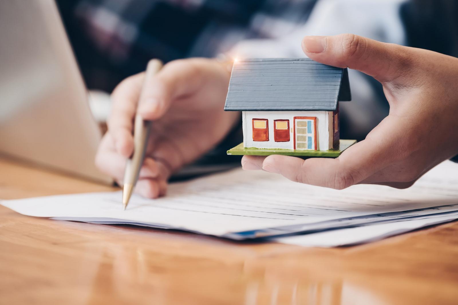 Nhà chỉ có giấy phép xây dựng có sang tên được không?.
