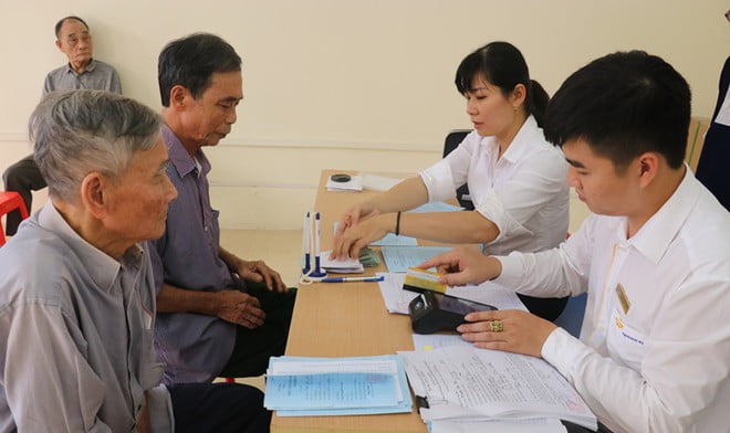 Những đối tượng người cao tuổi được hưởng chính sách trợ cấp xã hội hàng tháng.
