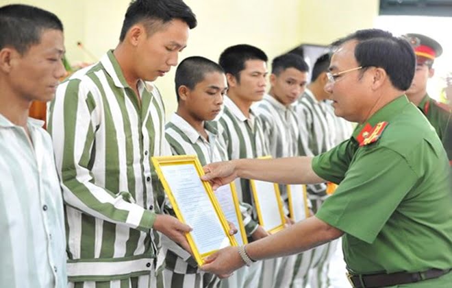 Phân biệt ân xá, đại xá, đặc xá.