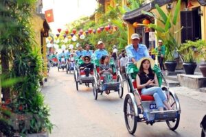 Quyền và nghĩa vụ của khách du lịch quốc tế đến Việt Nam năm 2022.