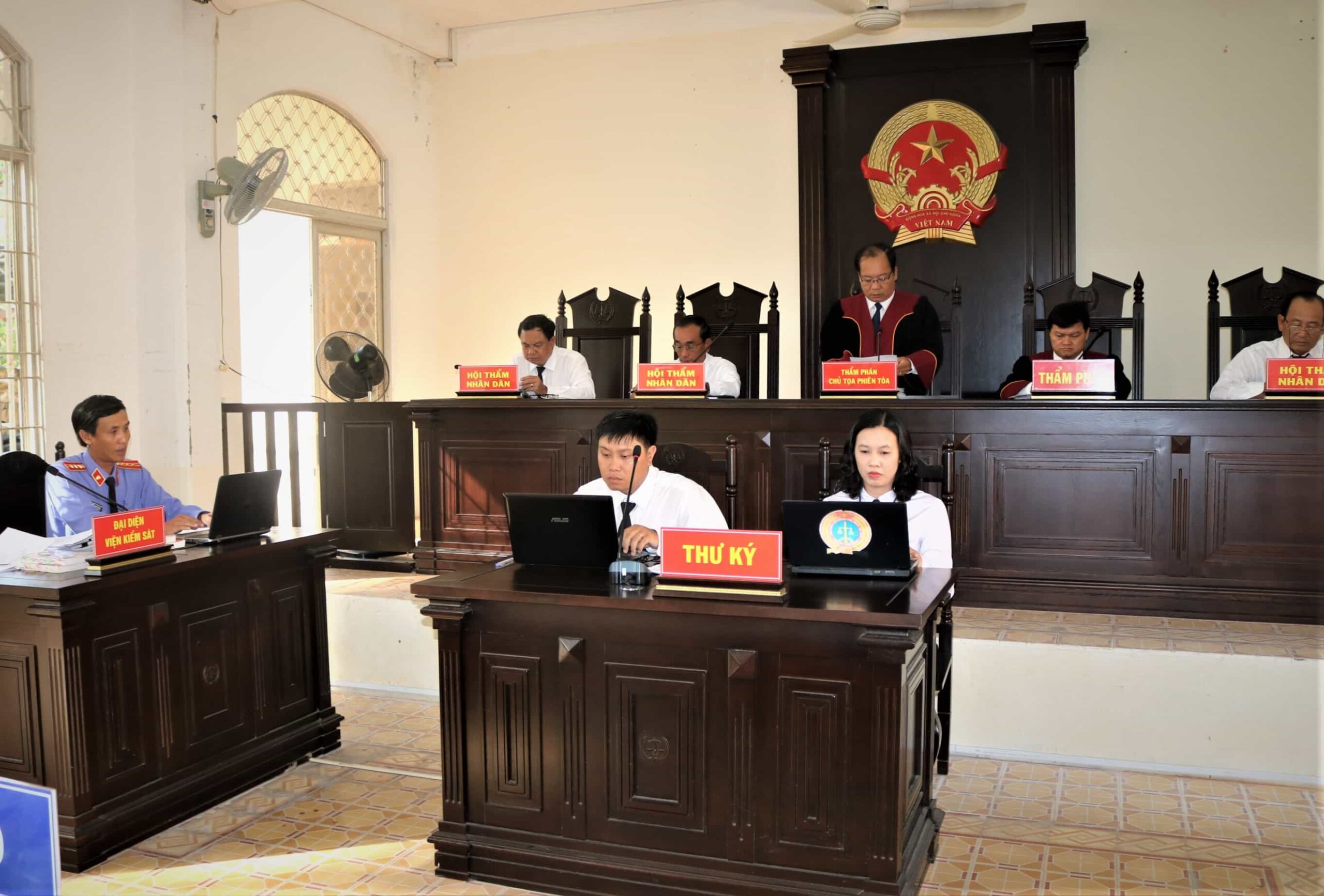 Thành viên trong hội đồng xét xử vụ án hình sự.