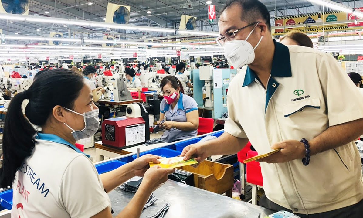 Tiền thưởng Tết có phải chịu thuế thu nhập cá nhân?.
