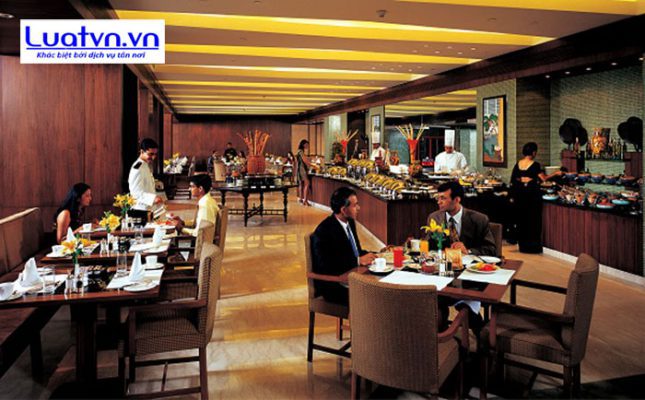 Vai trò của pháp luật trong việc bảo đảm an toàn thực phẩm ở Việt Nam.