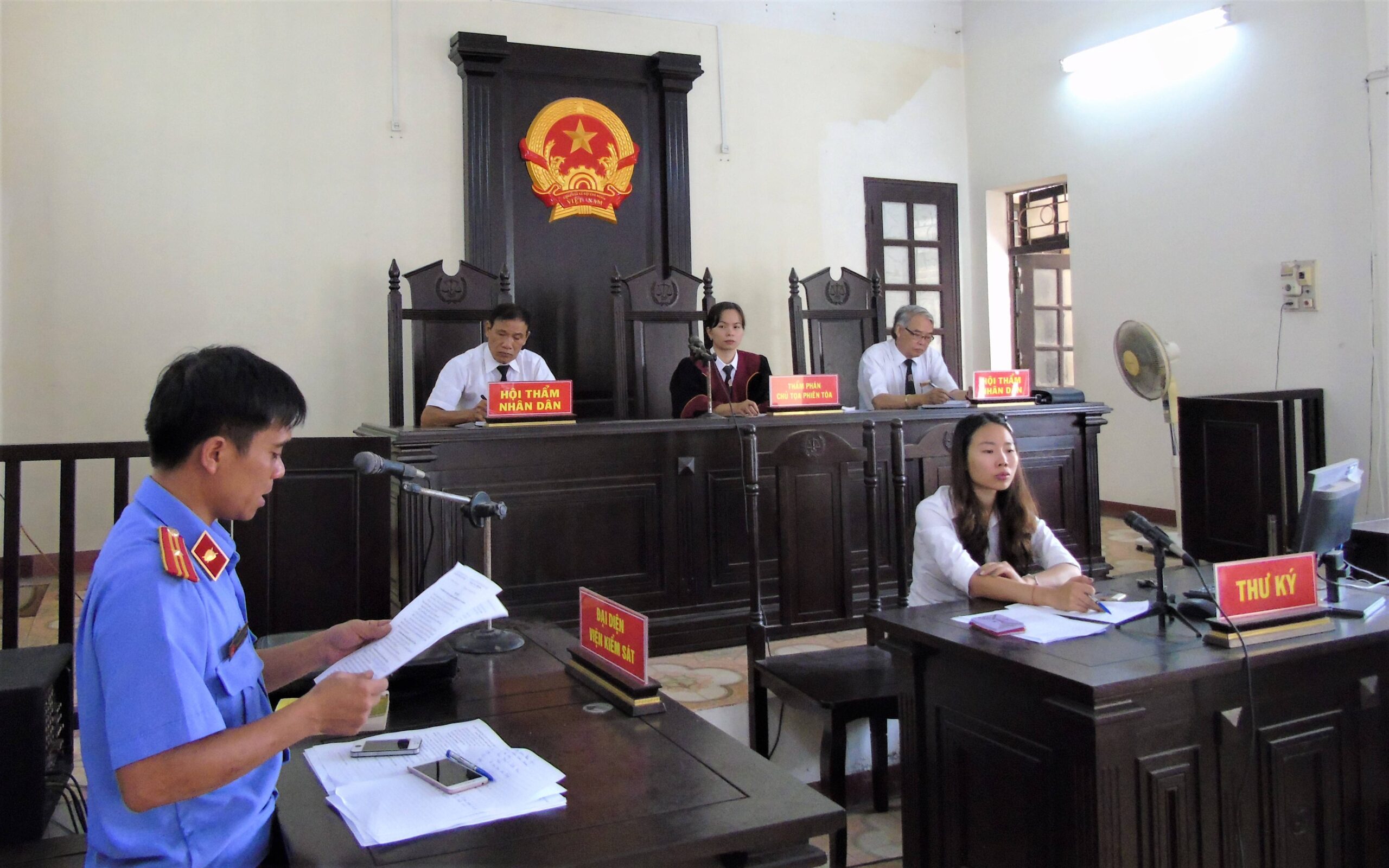 Tòa án có áp dụng quy định của Bộ luật Dân sự năm 2015 khi giải quyết các vụ án hành chính hay không?.