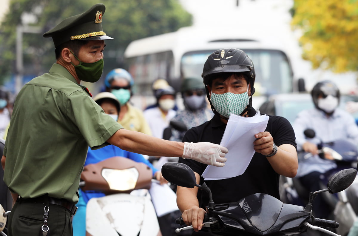 Trường hợp nào không cần giấy đi đường vẫn có thể lưu thông ở Hà Nội từ hôm nay?.