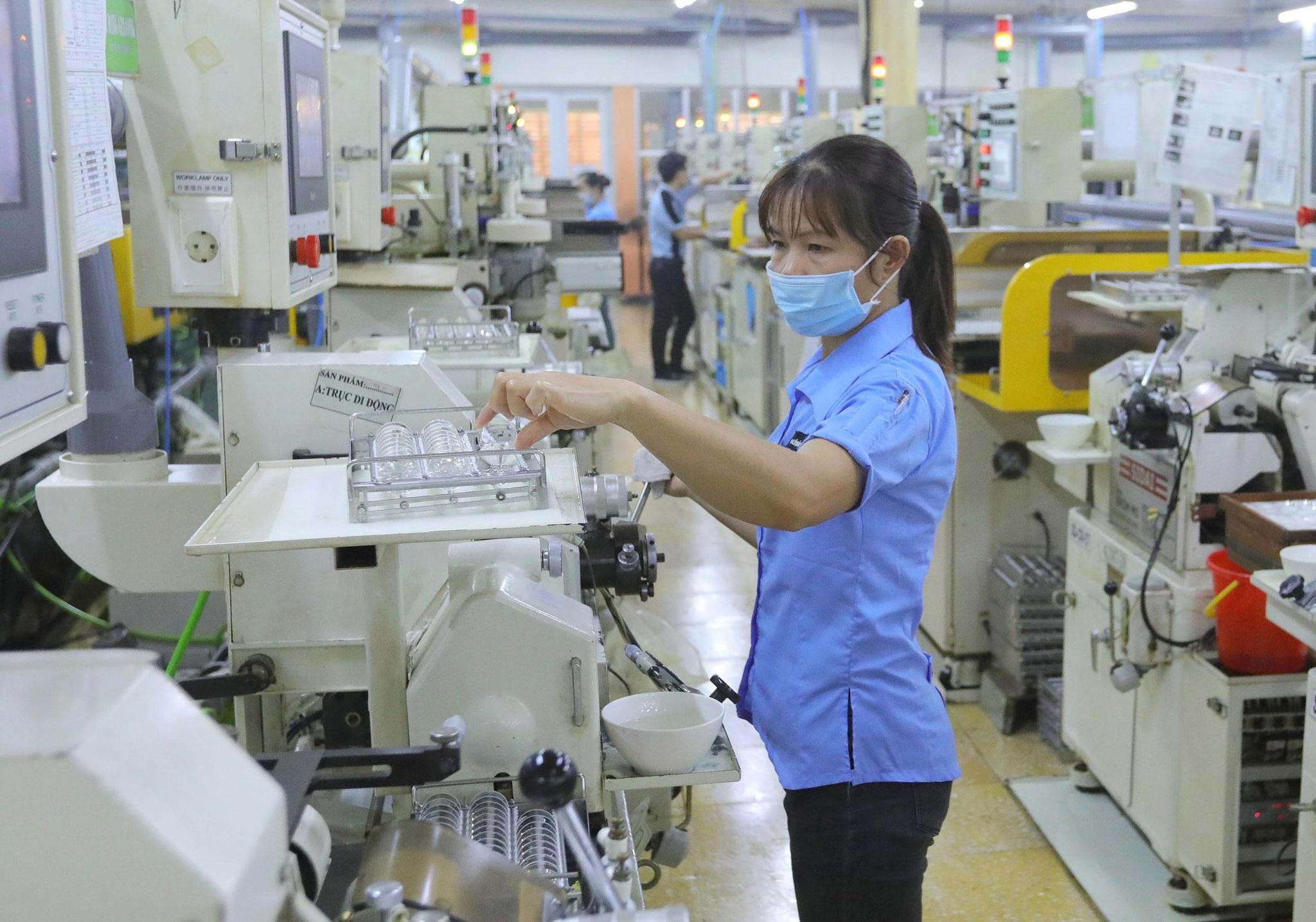 Vừa đi làm tại khu công nghiệp có được Nhà nước hỗ trợ tiền thuê nhà trọ?.
