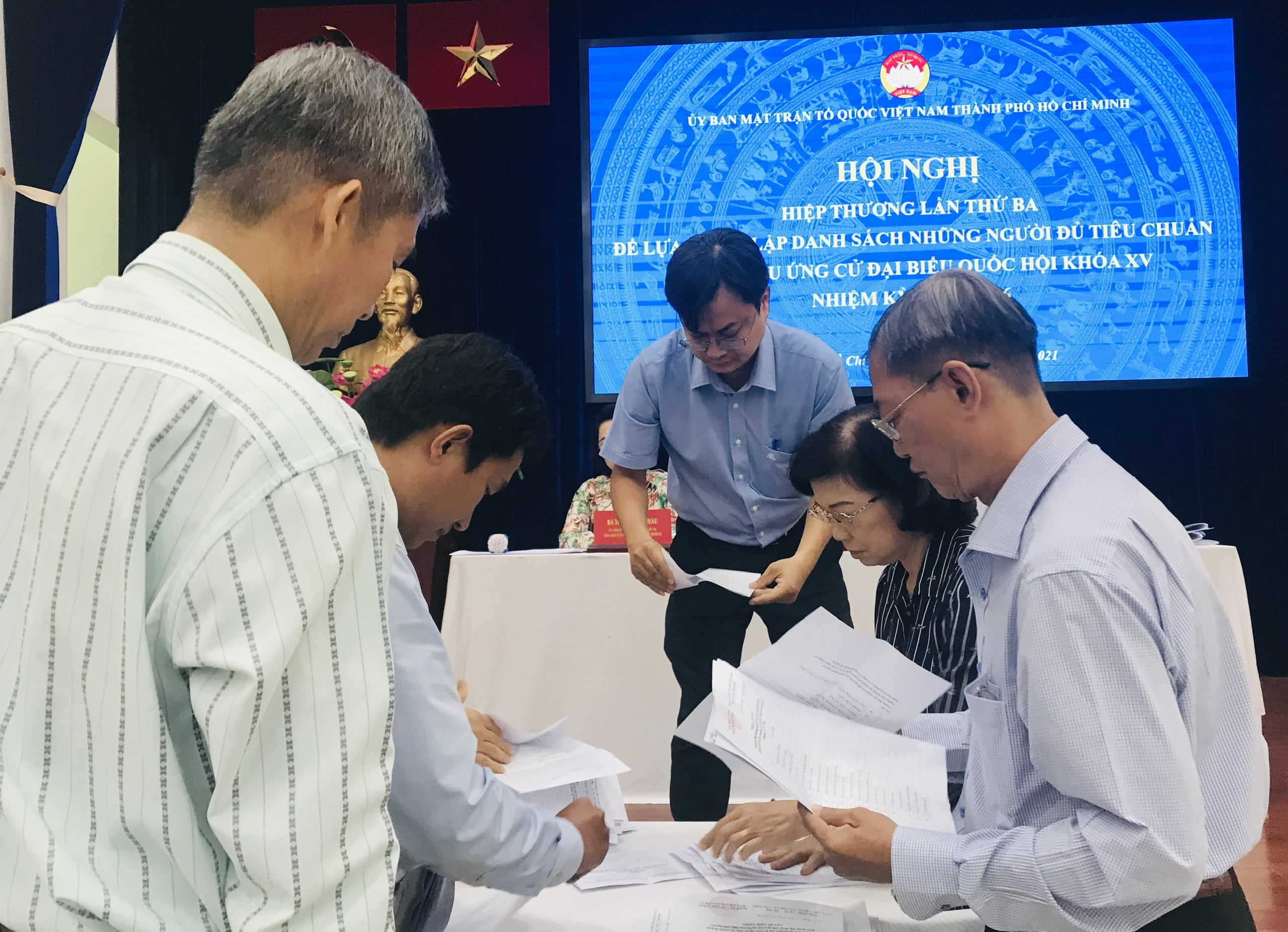Xóa tên người ứng cử Đại biểu Quốc hội, Đại biểu Hội đồng nhân dân trong trường hợp nào?.