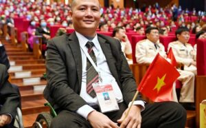 Công chức là người khuyết tật có được hưởng trợ cấp khuyết tật hằng tháng hay không?.