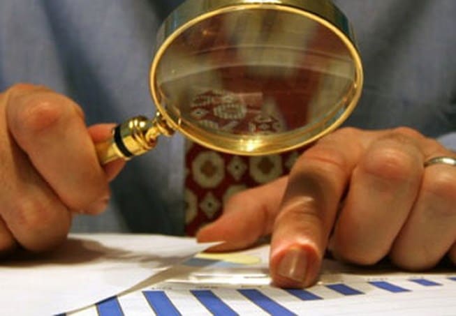 Cấm chuyển dịch quyền về tài sản đối với tài sản đang tranh chấp.