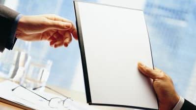 Chức năng tống đạt của thừa phát lại theo quy định pháp luật.