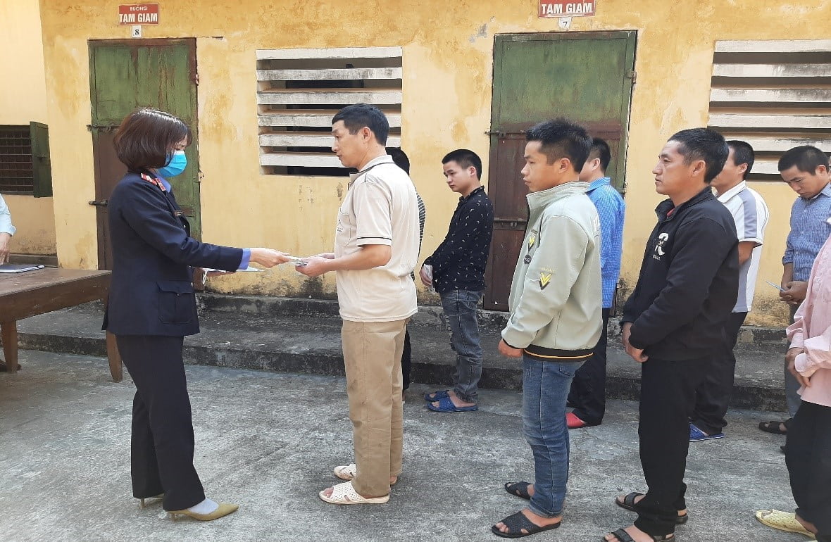 Nguoi-bi-tam-giam-co-duoc-uy-quyen-khong-theo-quy-dinh.jpg