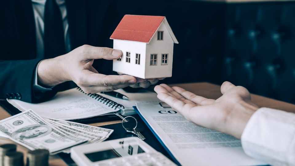 Aluat.vn | Tài sản chung của vợ chồng khi chồng chết xử lý thế nào?.