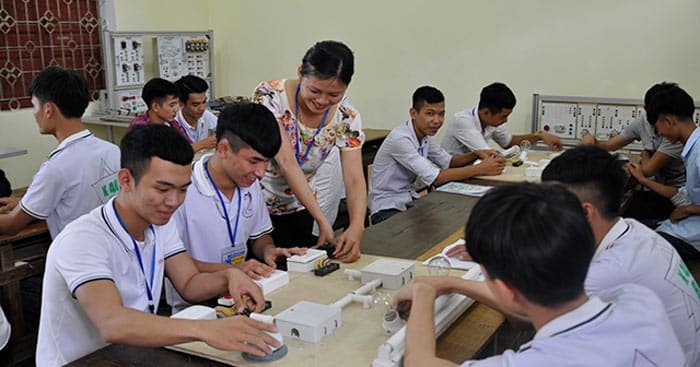 Quan hệ tổ chức lao động sản xuất (Cập nhật 2023).