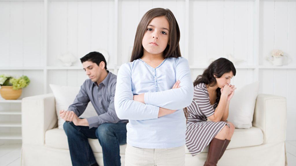 Aluat.vn | Quy định pháp luật về quyền nuôi con nếu ly hôn.