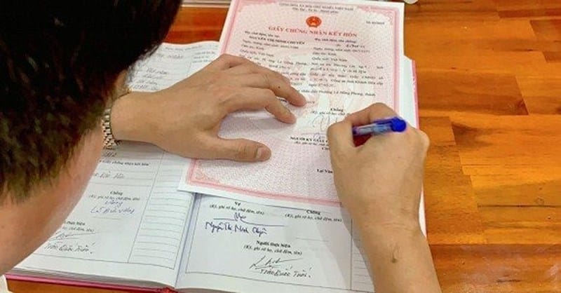Aluat.vn | Giấy chứng nhận kết hôn không có chữ ký có hiệu lực không? (Cập nhật 2023).
