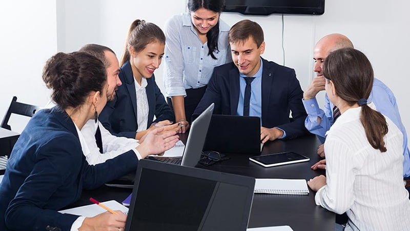 Người nước ngoài muốn làm việc tại Việt Nam cần đáp ứng điều kiện gì?.