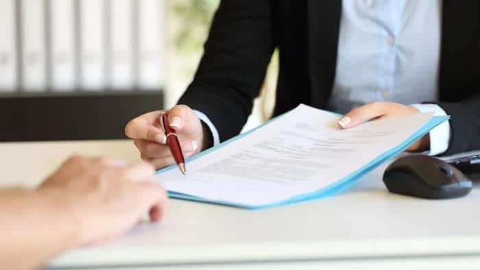 Trợ cấp thôi việc có phải tính thuế TNCN không?.
