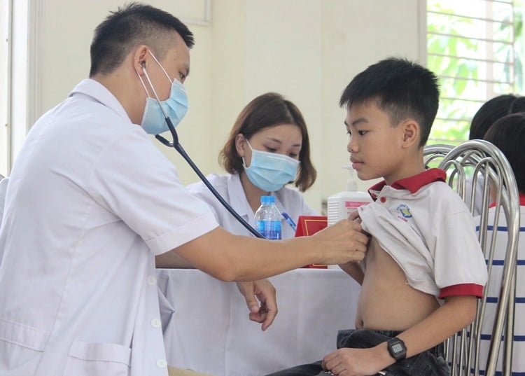 hoc-sinh-sinh-vien-co-bat-buoc-tham-gia-BHYT.jpg