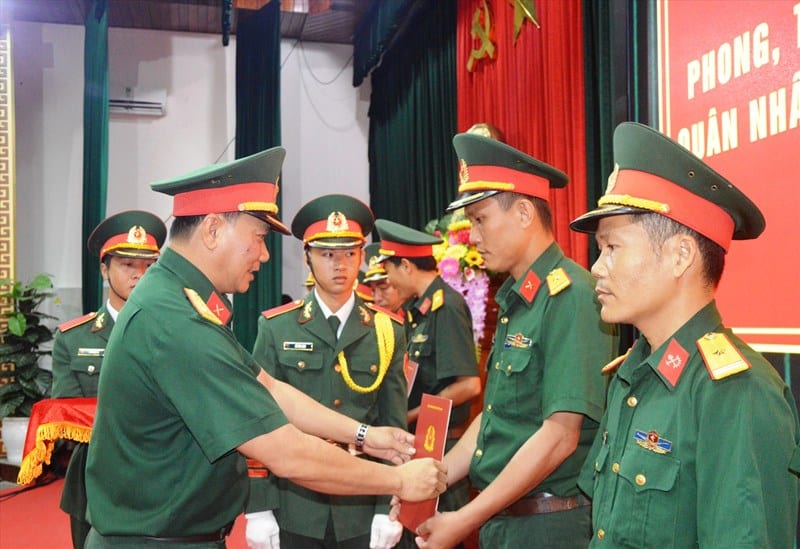 Cấp bậc 3 sao trong quân đội có thể giữ những chức vụ nào?.