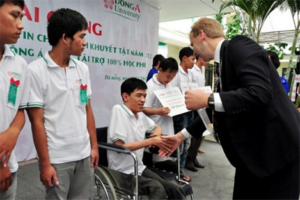 Người khuyết tật ở mức độ nào được được hưởng trợ cấp hàng tháng?.