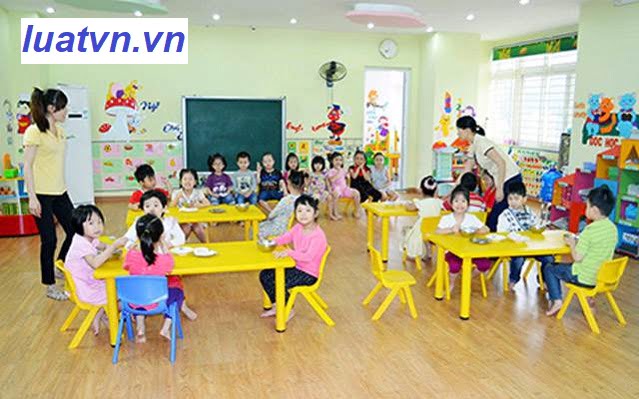 Các hành vi giáo viên không được làm trong trường mầm non.