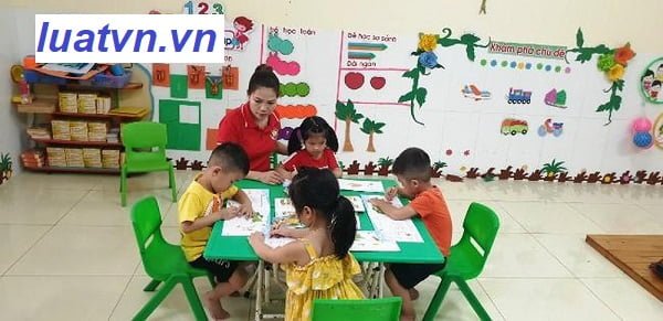 Những yêu cầu, nhiệm vụ nghề nghiệp của cô giáo trông trẻ.