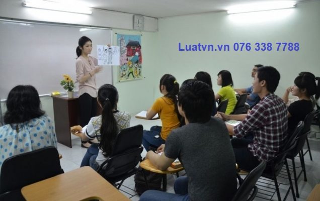 Tuyển sinh và tổ chức lớp học trung tâm ngoại ngữ.