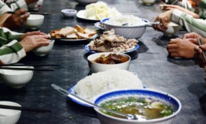 Chế độ ăn, ở của người bị tạm giữ, người bị tạm giam được quy định như thế nào?.