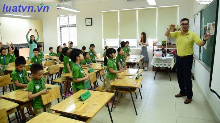 Hoạch toán thuế đối với các khoản thu, chi của Trung tâm ngoại ngữ.