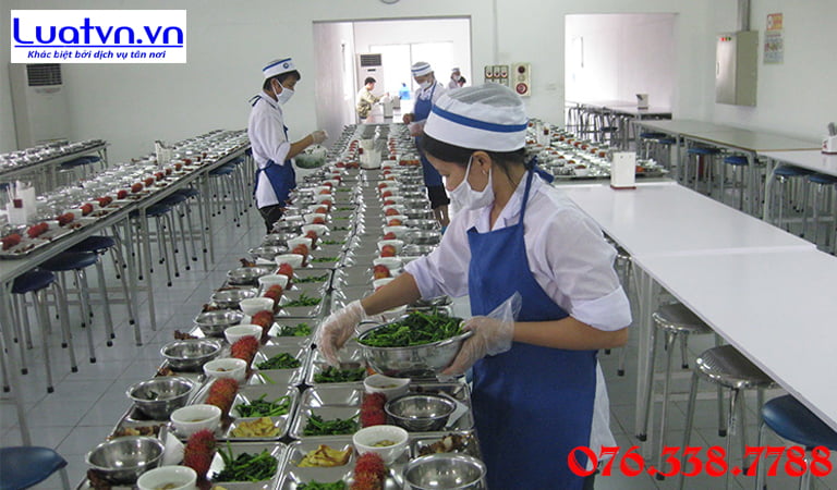 Quy định vệ sinh an toàn thực phẩm trong bếp ăn công nghiệp.