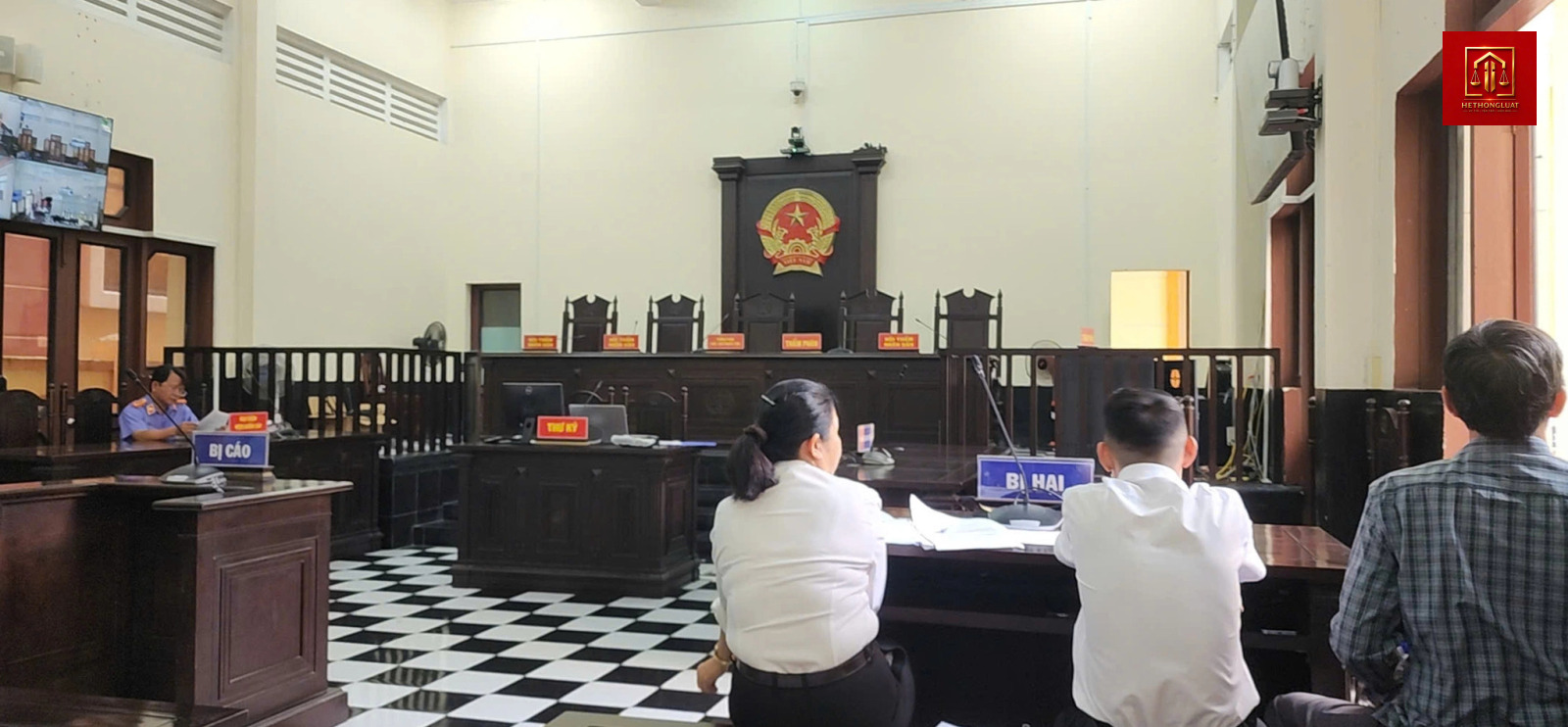 Nhân viên ngân hàng dùng hồ sơ khách cũ để lừa vay 10 tỷ đồng Nhân viên ngân hàng dùng hồ sơ khách cũ để lừa vay 10 tỷ đồng