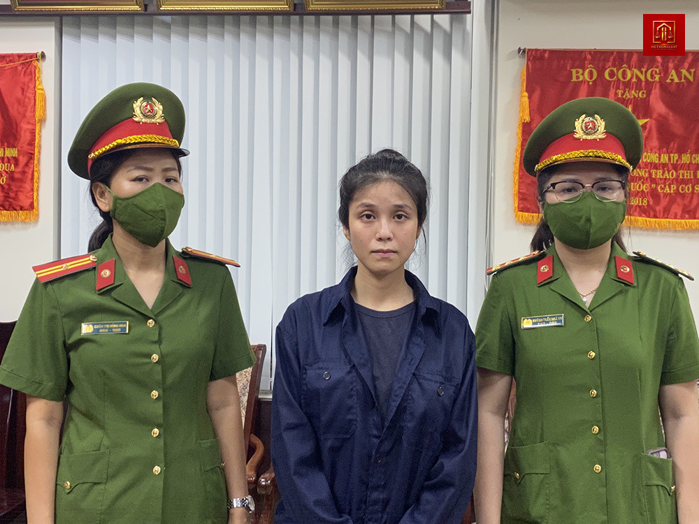 Ca sĩ Chi Dân, người mẫu An Tây và cô tiên ‘từ thiện’ Trúc Phương hầu tòa Ca sĩ Chi Dân, người mẫu An Tây và cô tiên ‘từ thiện’ Trúc Phương hầu tòa