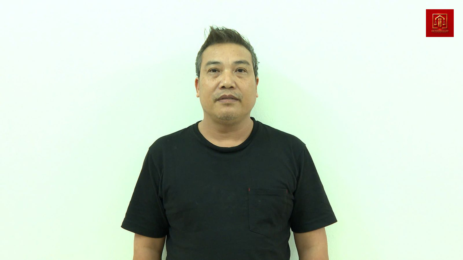 Đối tượng Đặng Ngọc Thảo tại cơ quan điều tra về hành vi buôn lậu kim cương Đối tượng Đặng Ngọc Thảo tại cơ quan điều tra về hành vi buôn lậu kim cương
