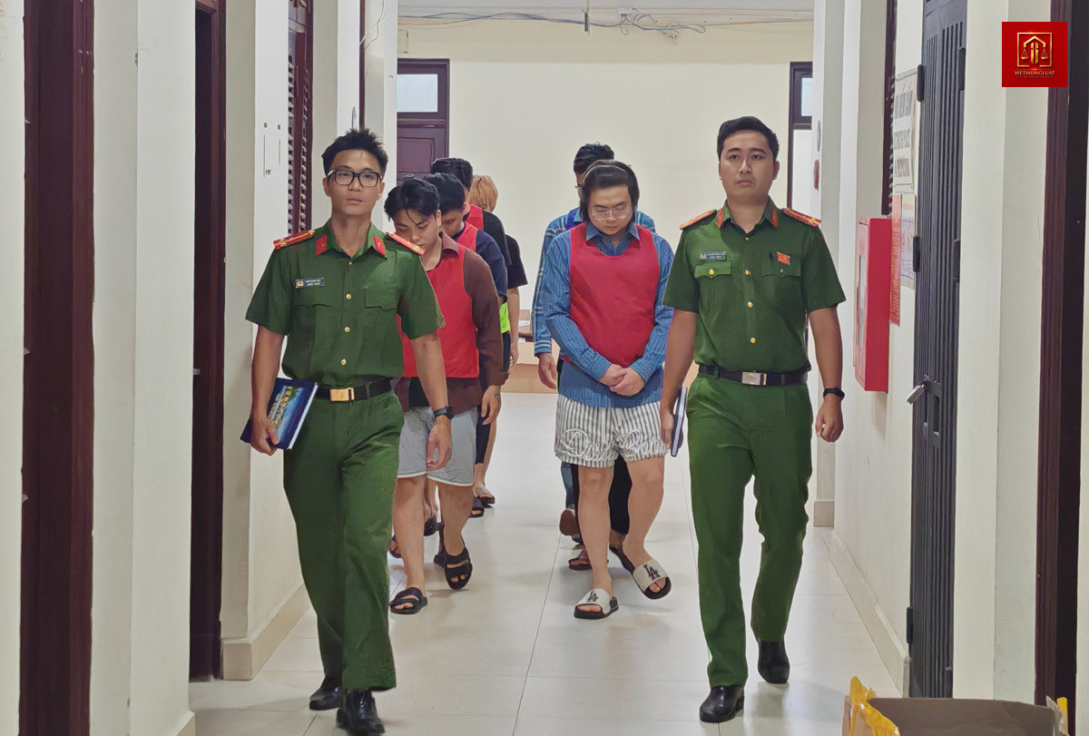 Nhóm đối tượng sản xuất video bạo lực học đường bị Công an TP Hà Nội bắt giữ Nhóm đối tượng sản xuất video bạo lực học đường bị Công an TP Hà Nội bắt giữ